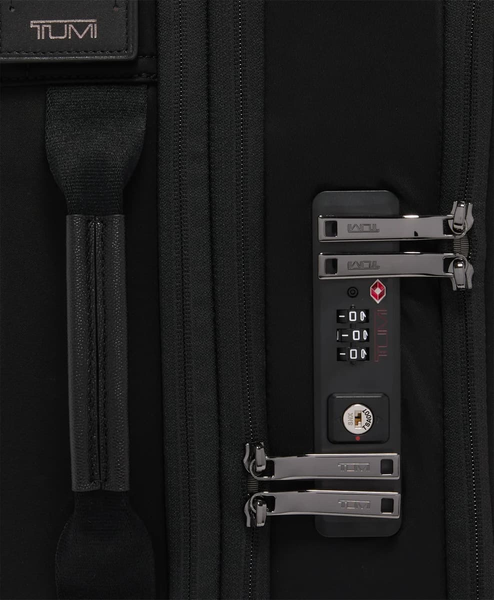 VOYAGEUR-LEGER INTL EXP CARRY-ON
